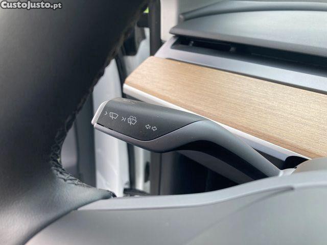 Tesla Model Y Long Range Dual Moto — fotografia 14
