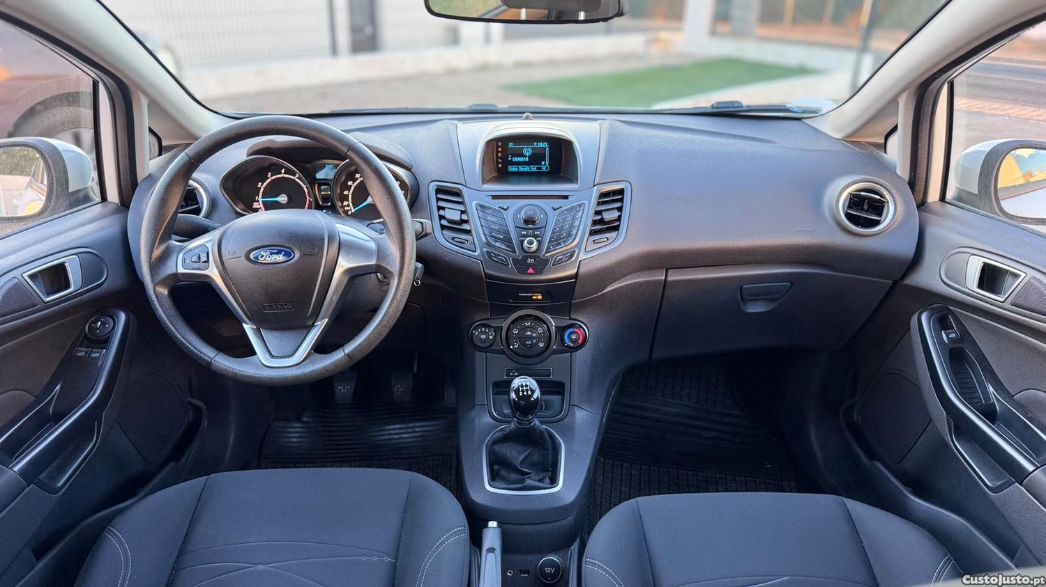 Ford Fiesta Fiesta 1.0 EcoBoost SYNC Edition 110  mês — photo 4