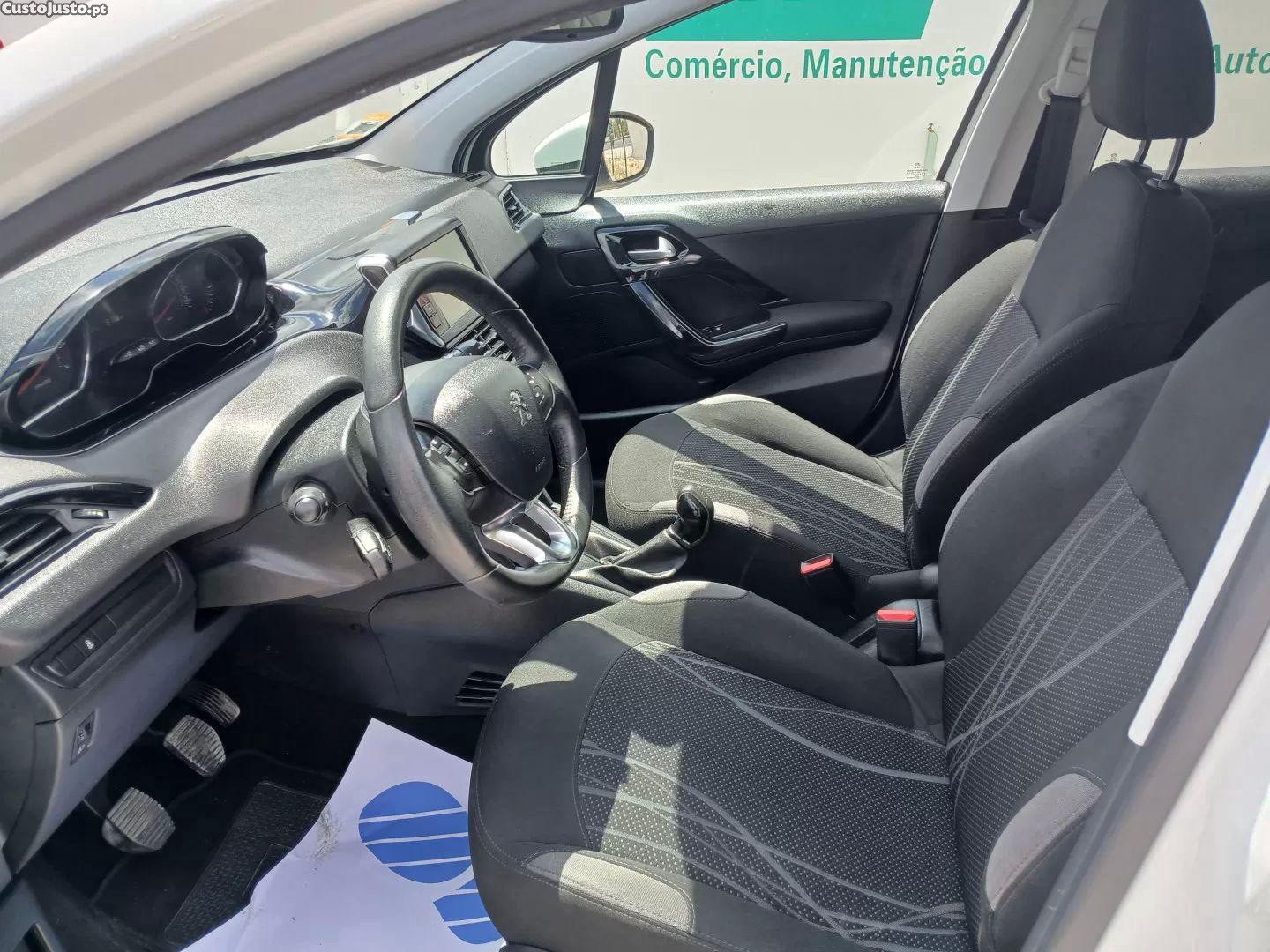 Peugeot 208 1.2 puretech active — fotografia 11