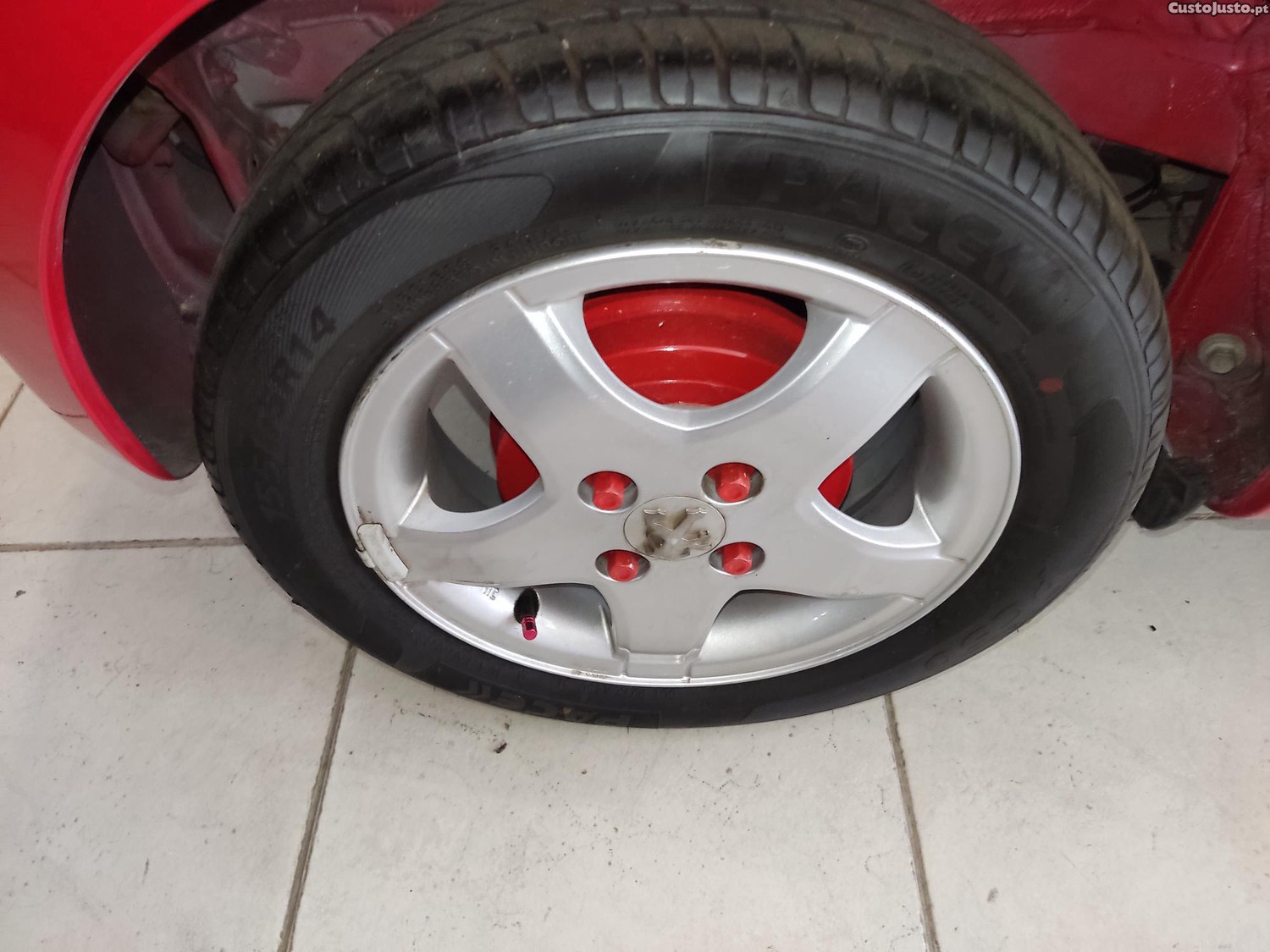 Peugeot 107 1.0 caixa automática com AC como novo — fotografia 2