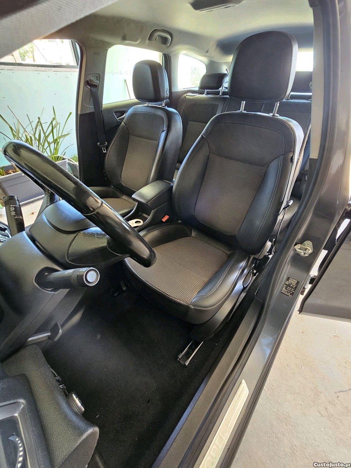 Opel Astra 1.7cdti 125cv pintura e interior novos — fotografia 7