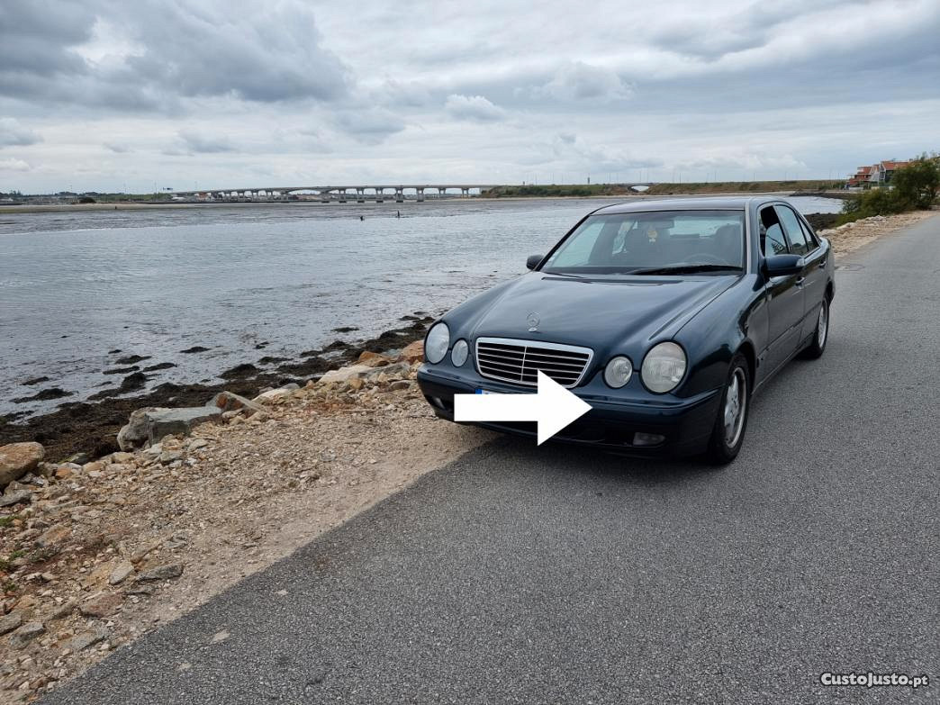 Mercedes-Benz E 220 Classic — fotografia 3