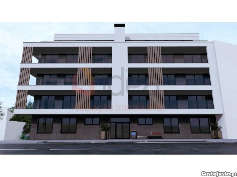 Apartamentos T3 Com Excelentes Áreas - Cruz De...