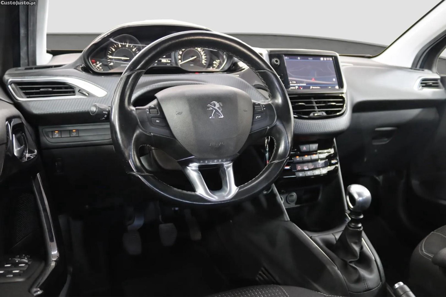 Peugeot 208 1.2 PureTech Allure — photo 4