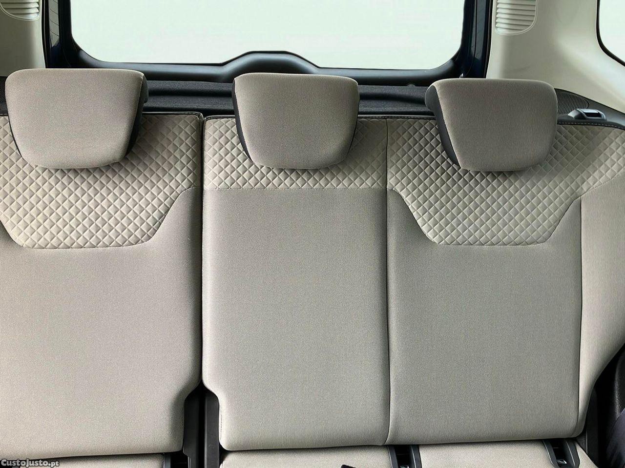 Ford Tourneo 1.0 EcoBoost Titanium — fotografia 2