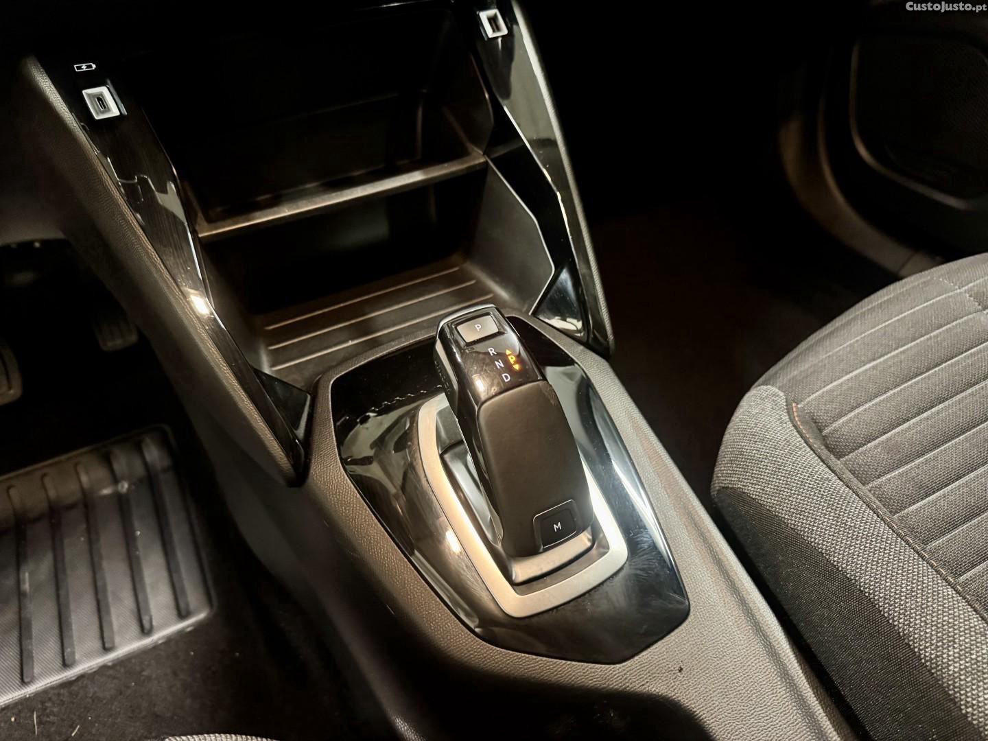 Peugeot 2008 1.2 PureTech Active Pack EAT8 — fotografia 3