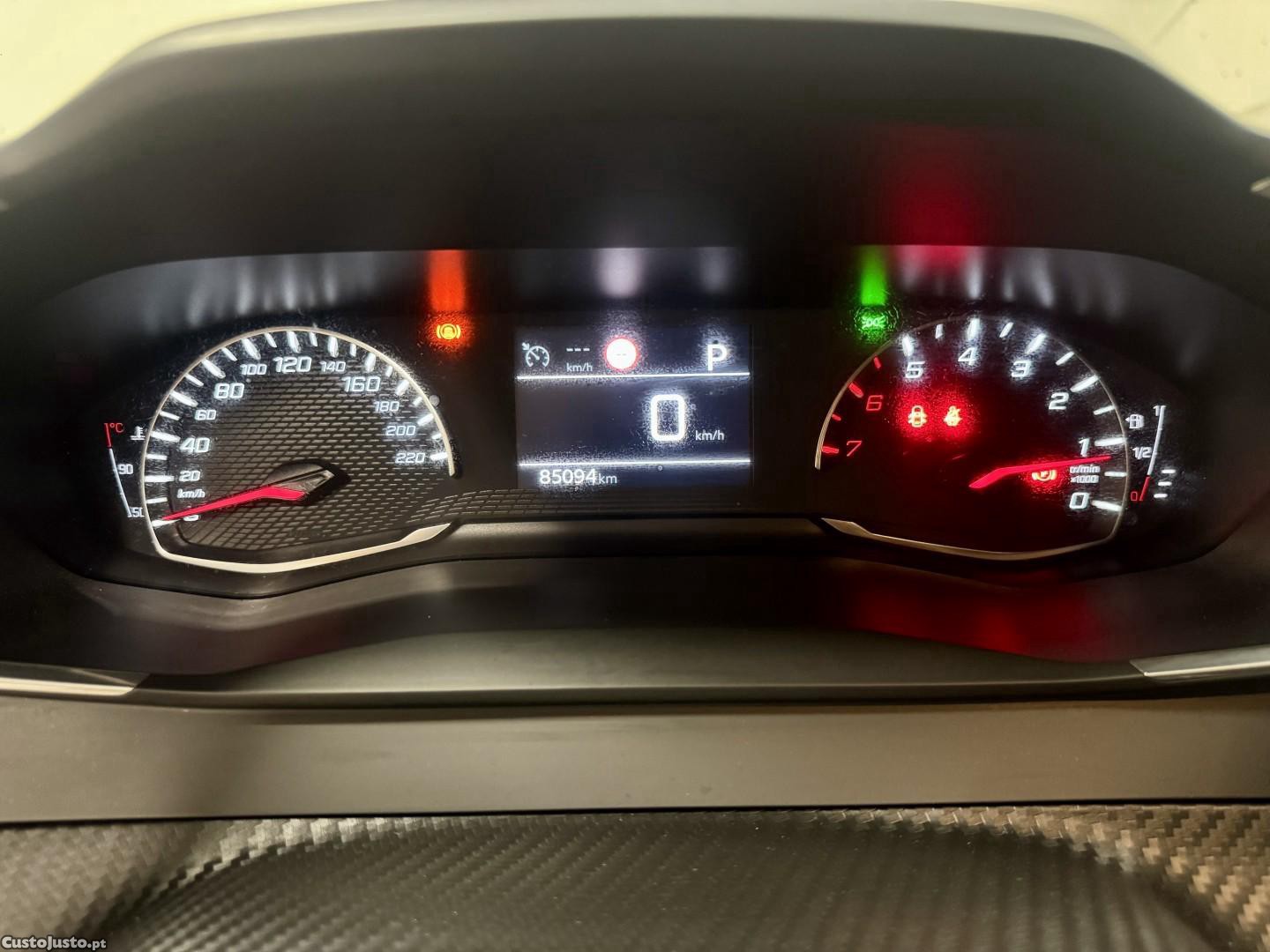 Peugeot 2008 1.2 PureTech Active Pack EAT8 — fotografia 10