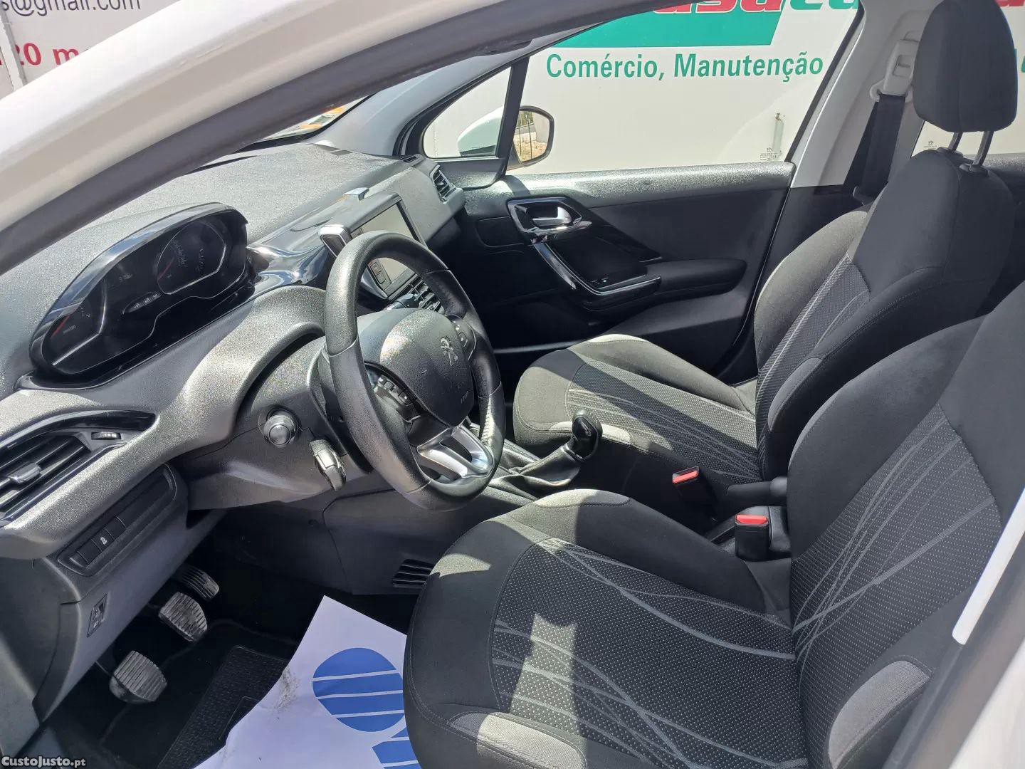 Peugeot 208 1.2 puretech active — fotografia 10