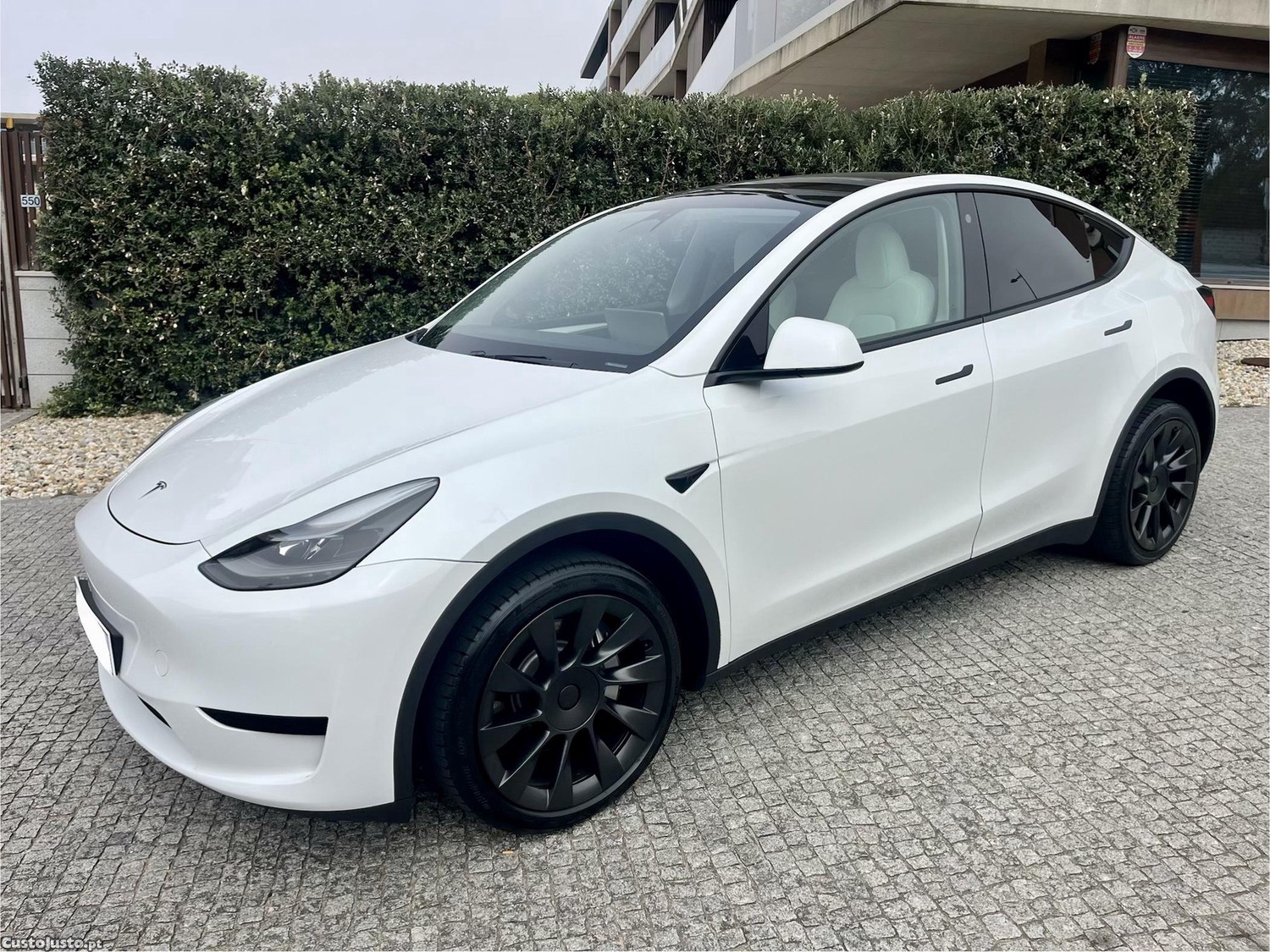 Tesla Model Y RWD — photo 2