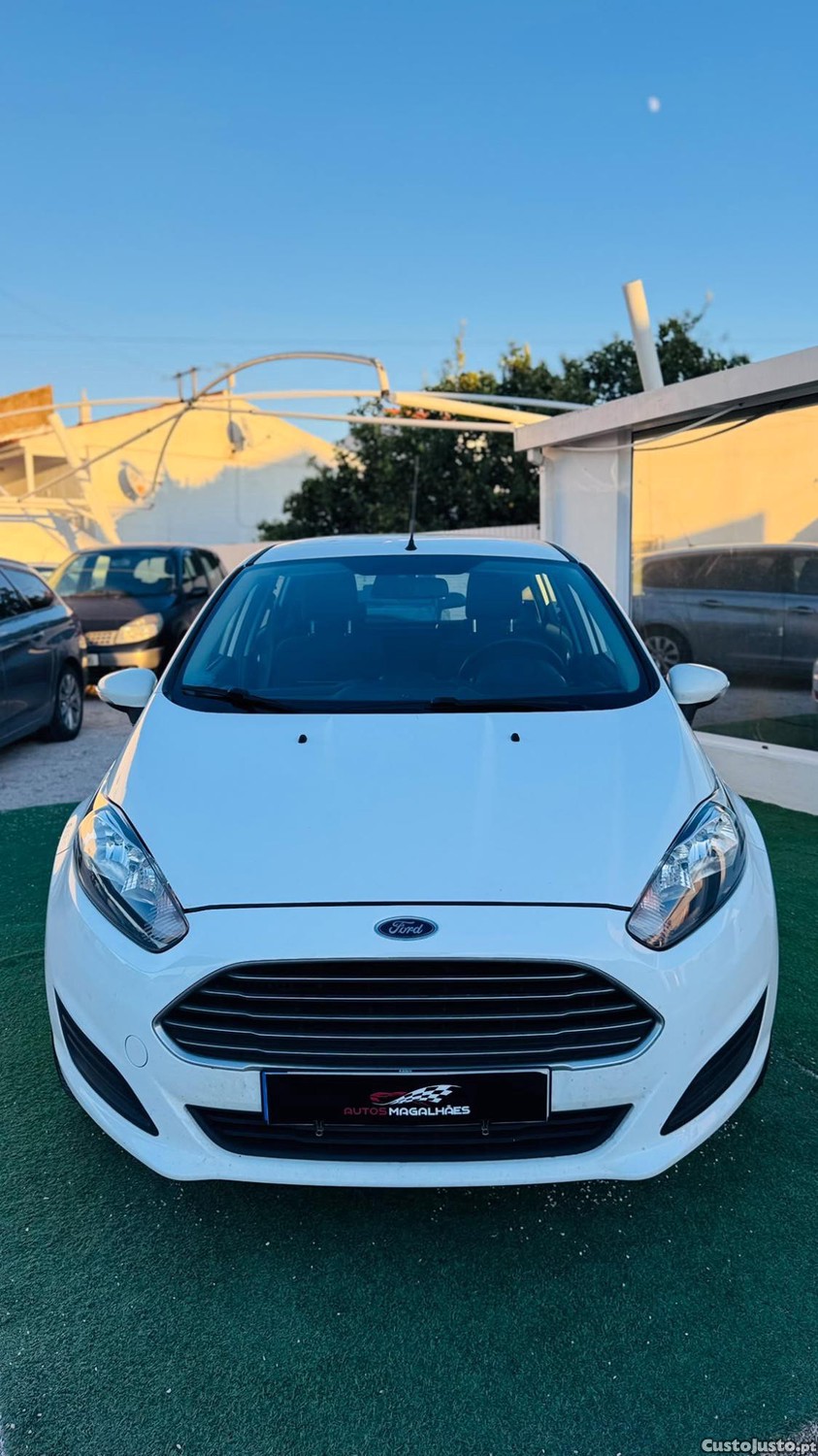 Ford Fiesta Fiesta 1.0 EcoBoost SYNC Edition 110  mês — photo 2