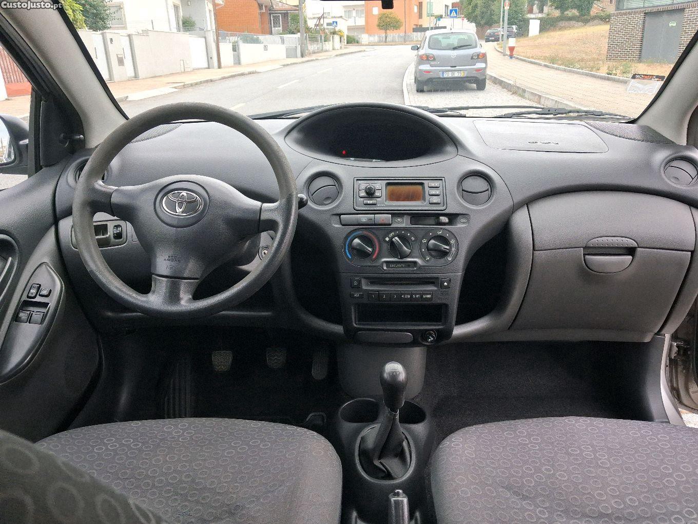 Toyota Yaris 1.0 vvti — fotografia 4