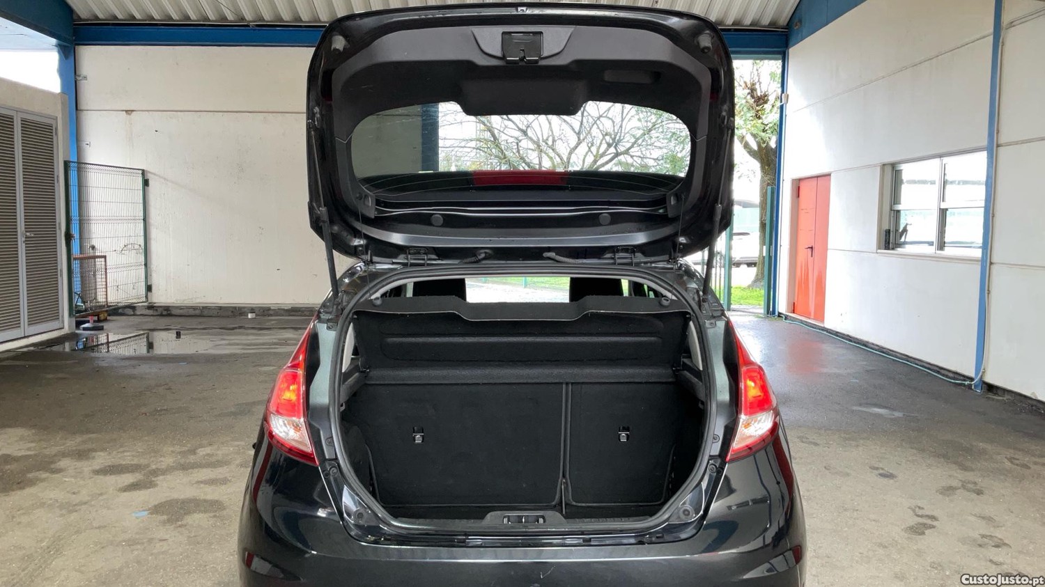 Ford Fiesta titan — fotografia 4