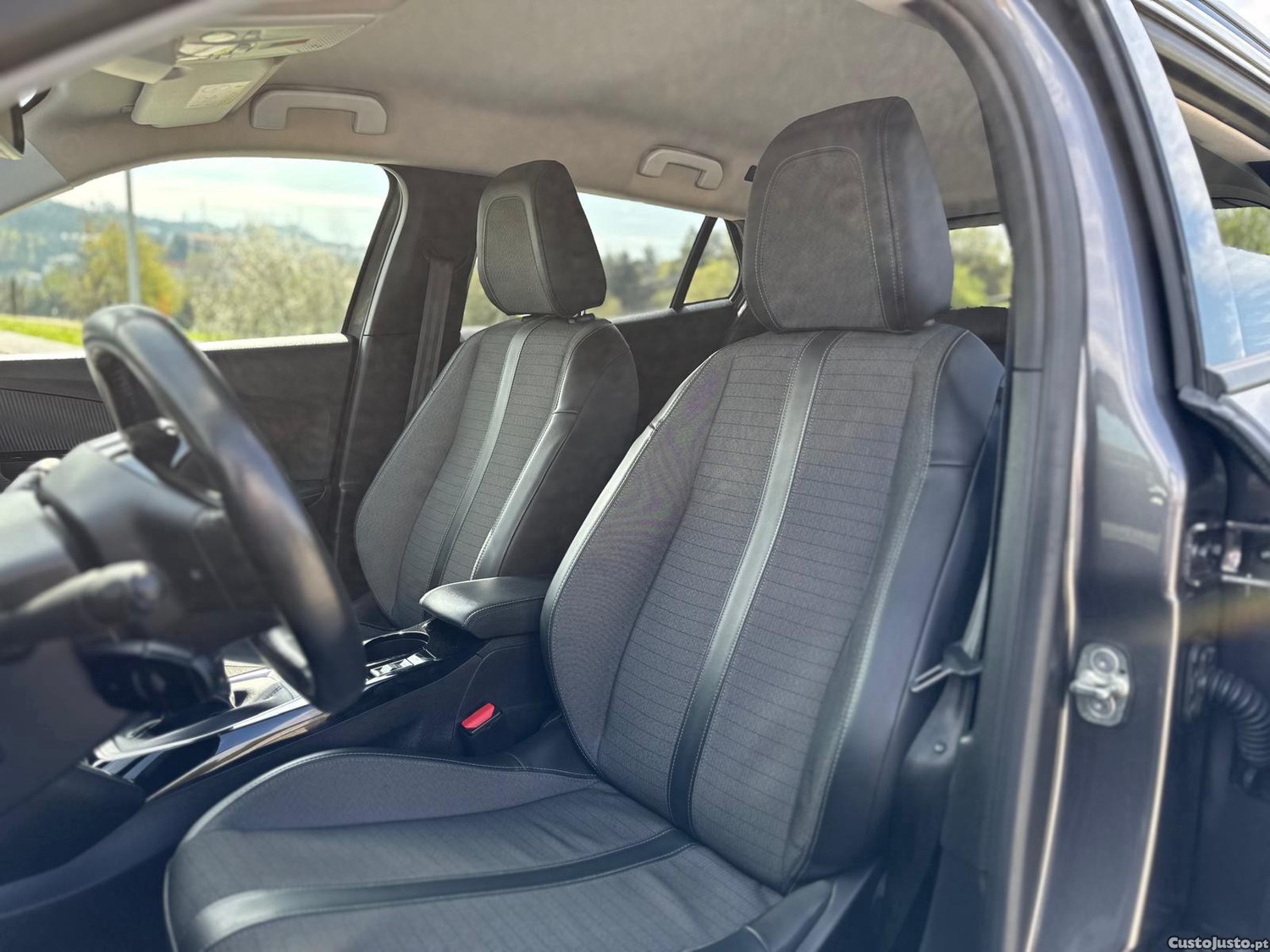 Peugeot 2008 1.2 Allure Pack — fotografia 3