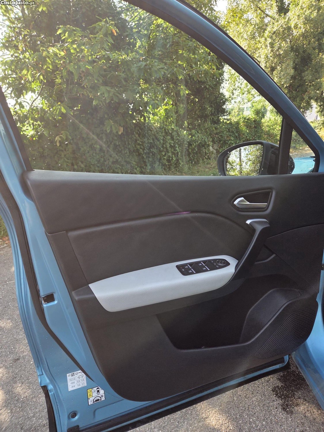 Renault Captur 1.6 E-Tech Full Hybrid Techno — fotografia 3