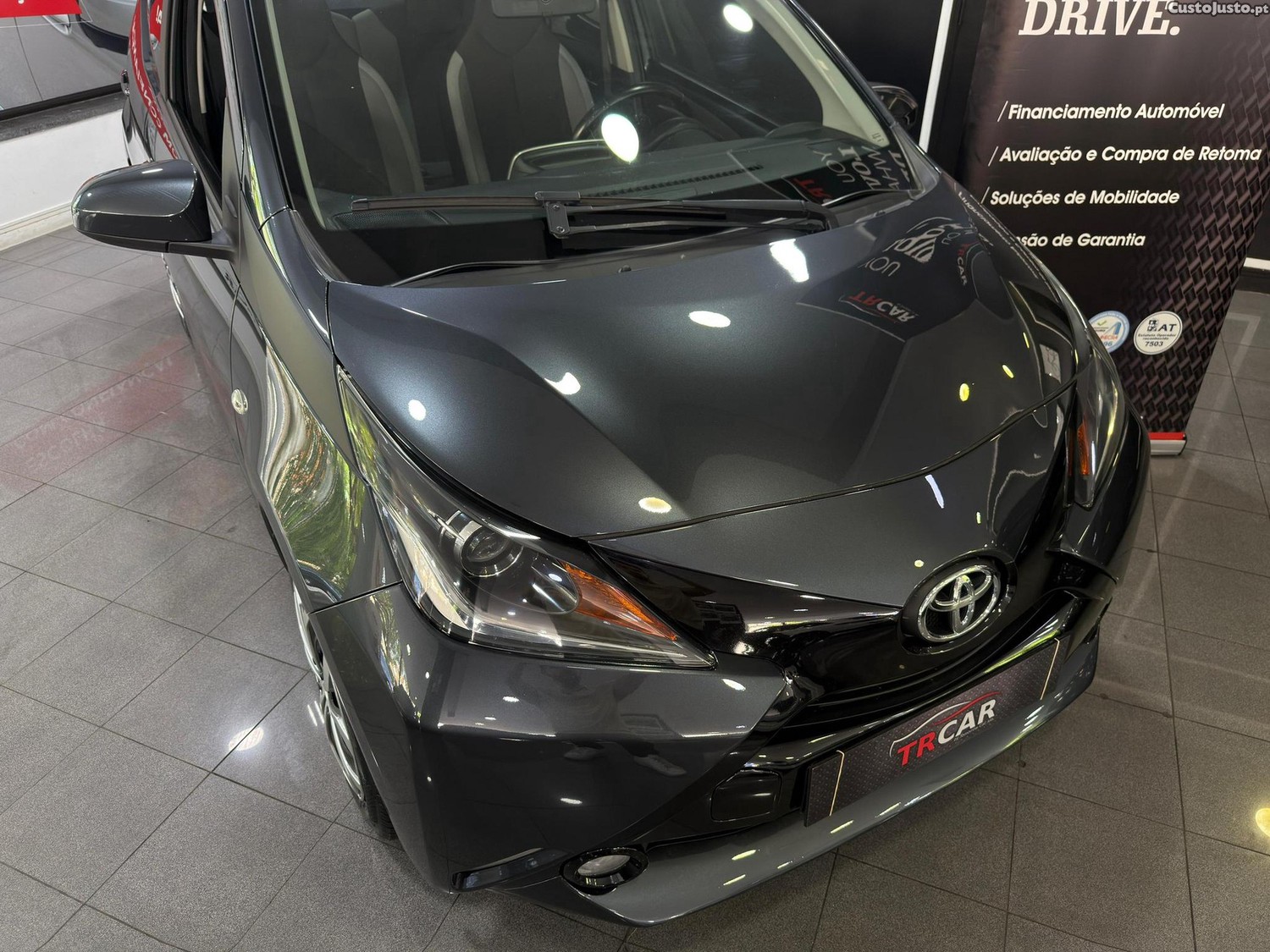 Toyota Aygo 1.0 X-Clusiv — fotografia 10