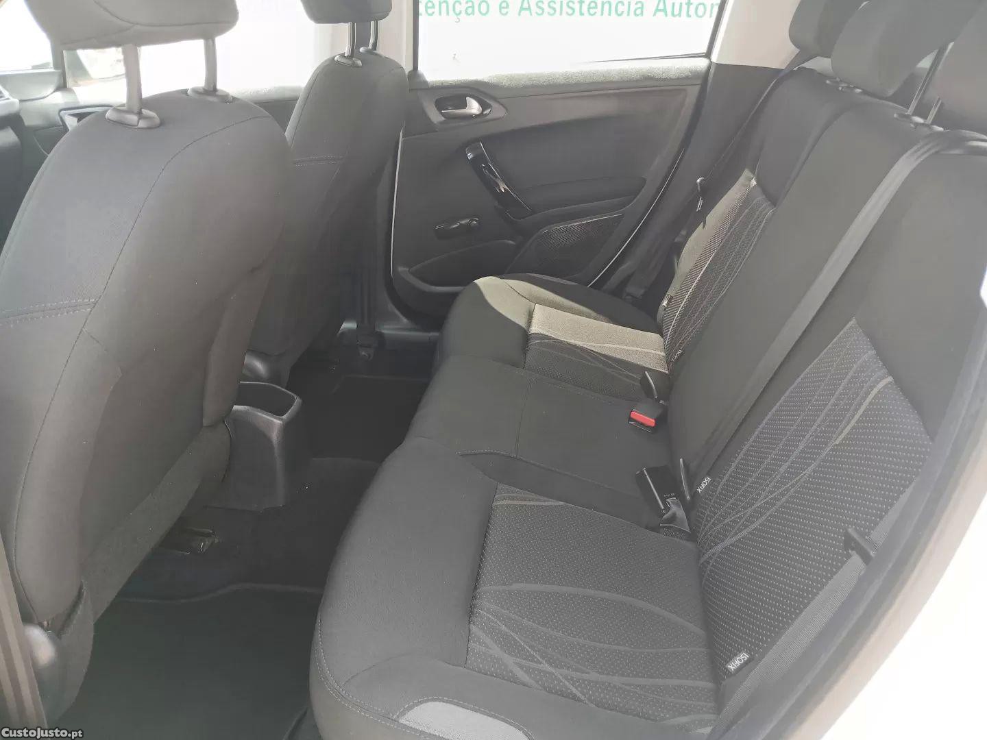 Peugeot 208 1.2 puretech active — fotografia 8