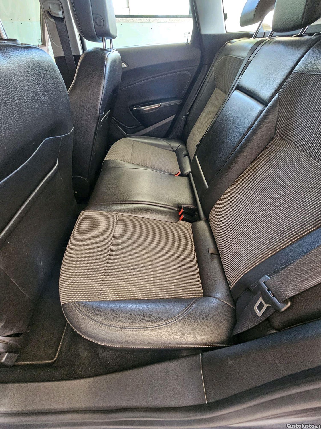 Opel Astra 1.7cdti 125cv pintura e interior novos — fotografia 4