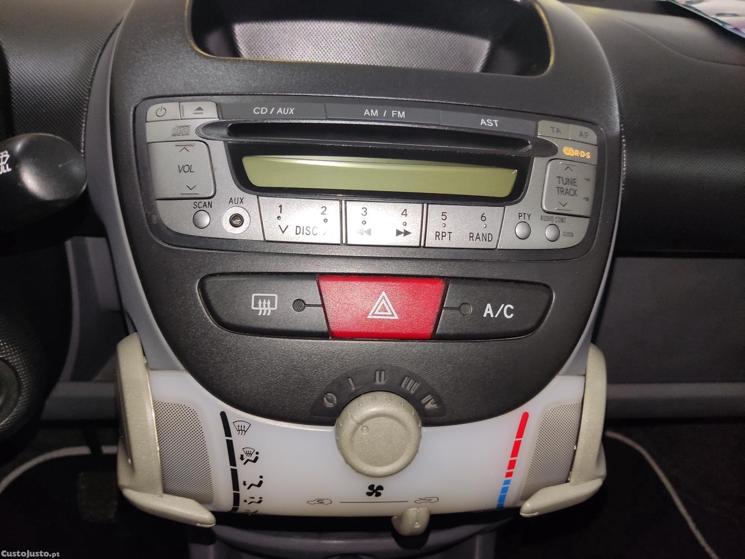 Peugeot 107 1.0 caixa automática 120000 km — fotografia 12
