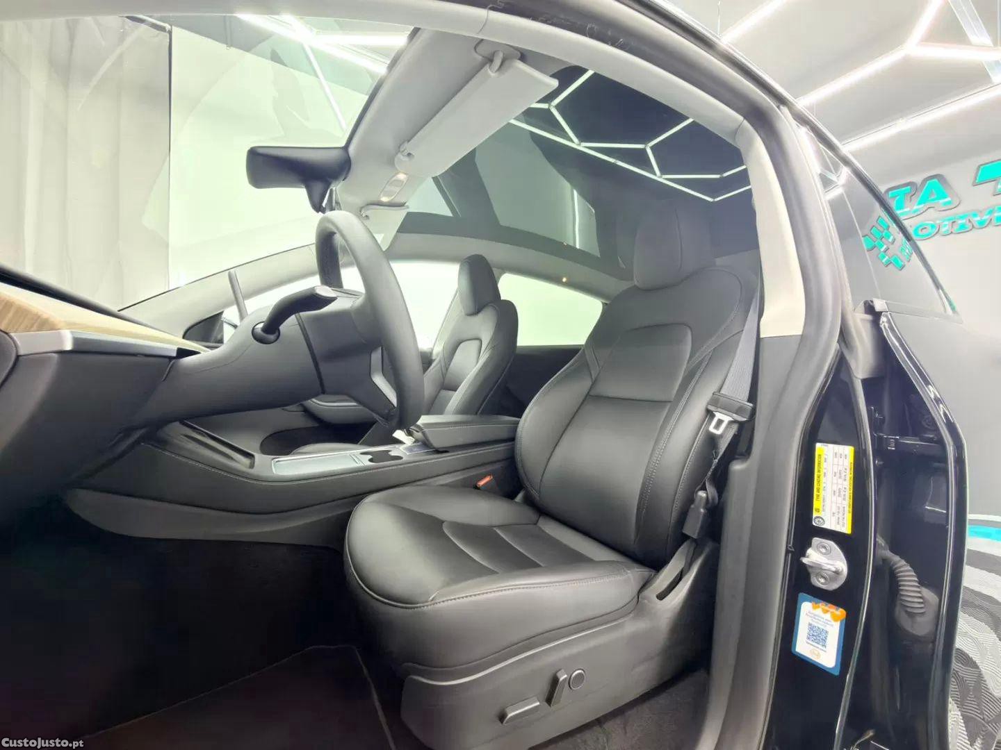 Tesla Model Y Standard range plus — fotografia 4