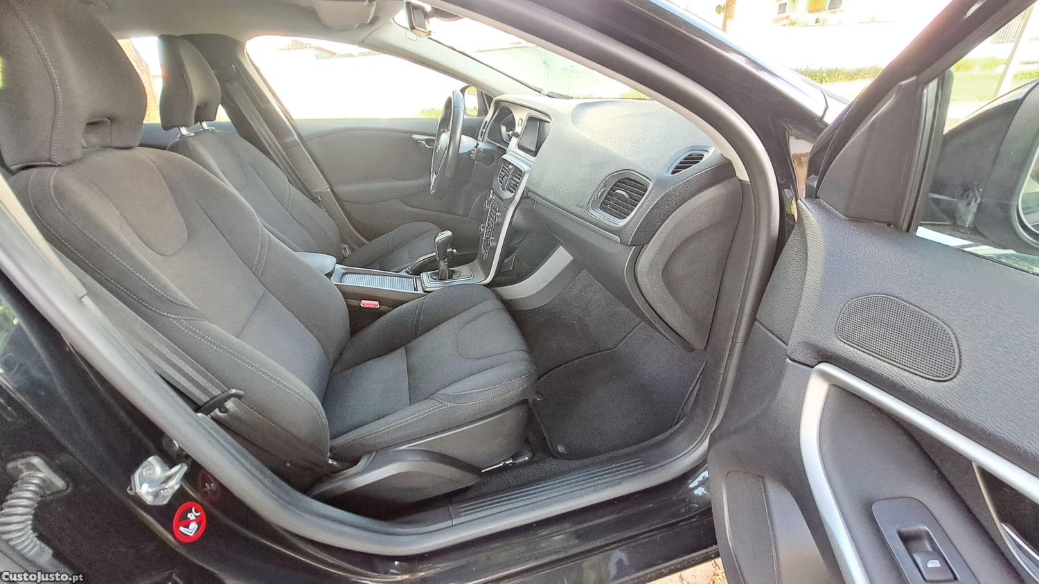 Volvo V40 2D Momentum — fotografia 3