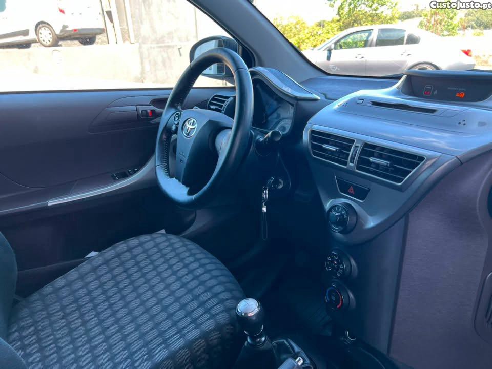 Toyota iQ 1.0 VVT-i plus — fotografia 5