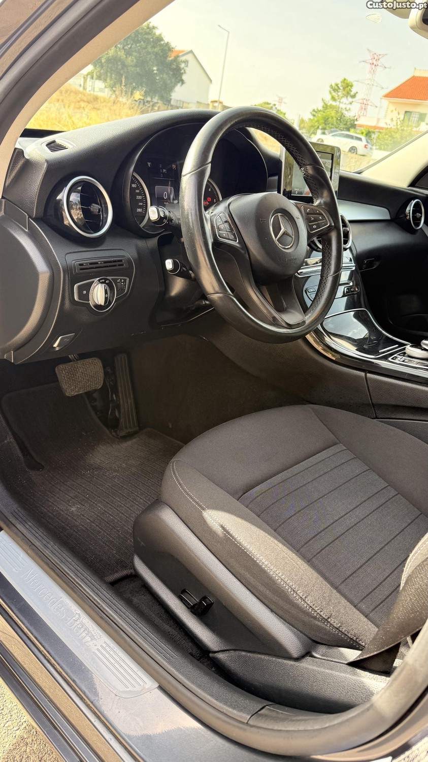 Mercedes-Benz C 180 D Caixa Automática — fotografia 7
