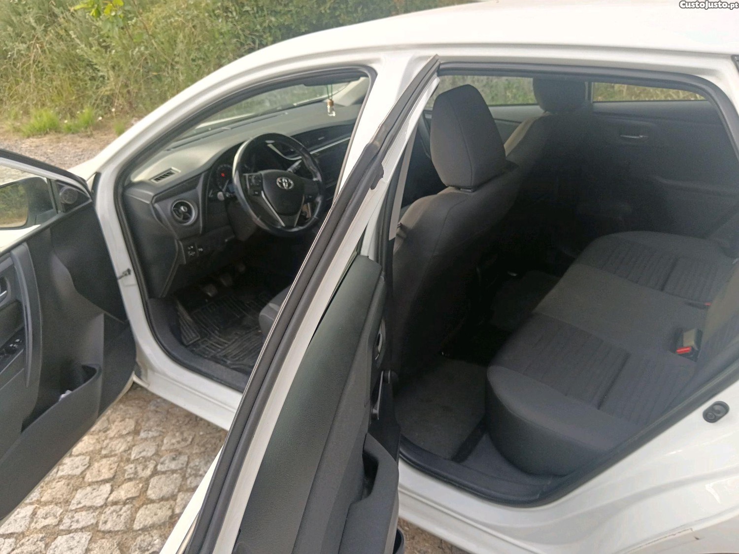 Toyota Auris 1.4 D4D 90cv — fotografia 7