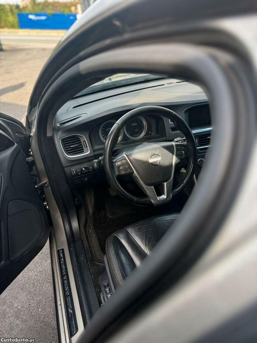 Volvo V60 momentum — fotografia 3