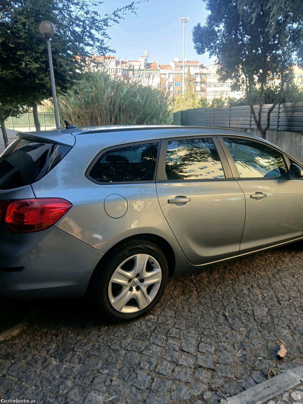 Opel Astra 1.7 Sports Tourer — photo 5