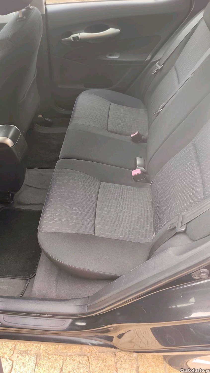 Toyota Auris 1400 D — fotografia 2