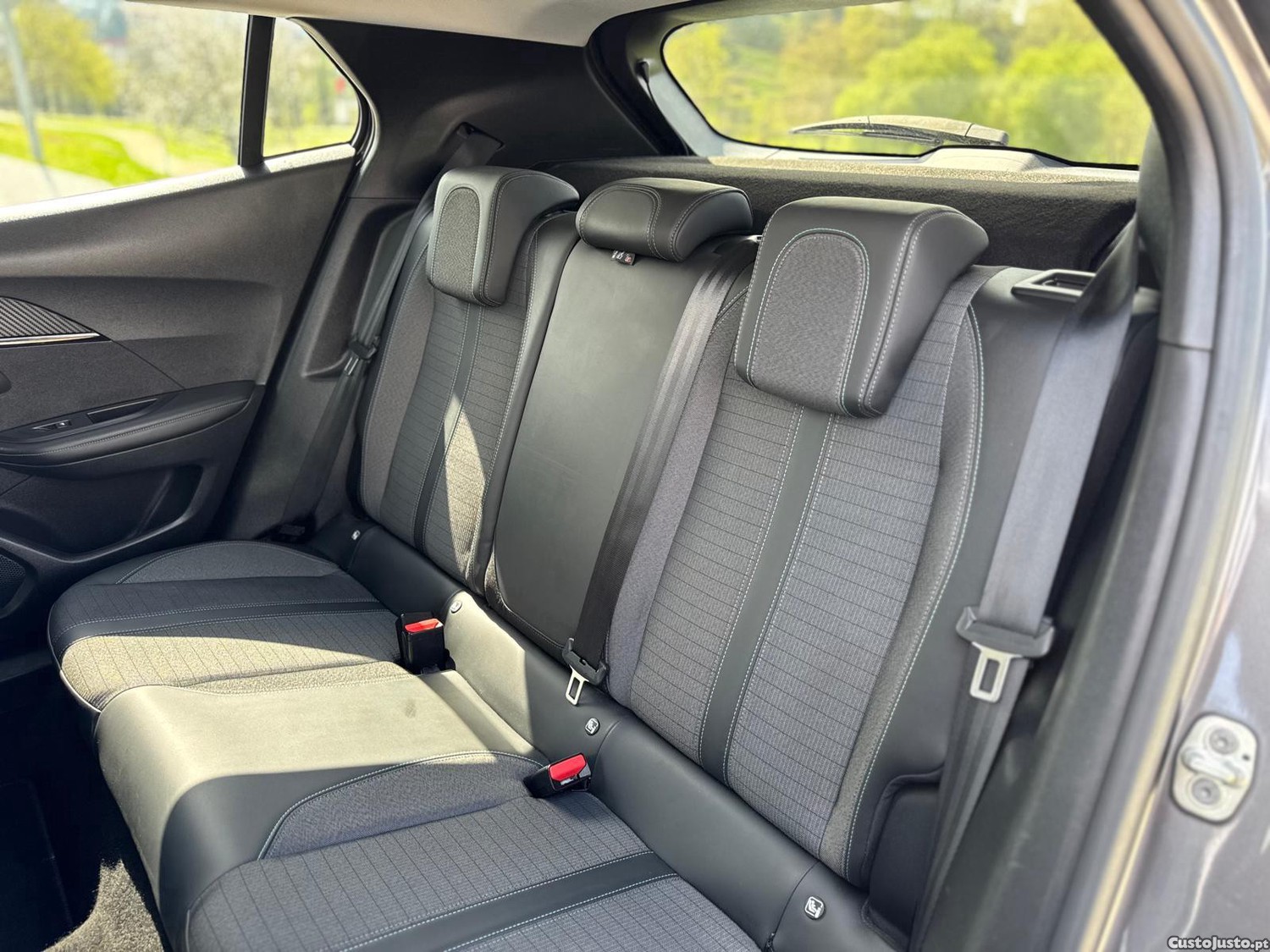Peugeot 2008 1.2 Allure Pack — fotografia 2