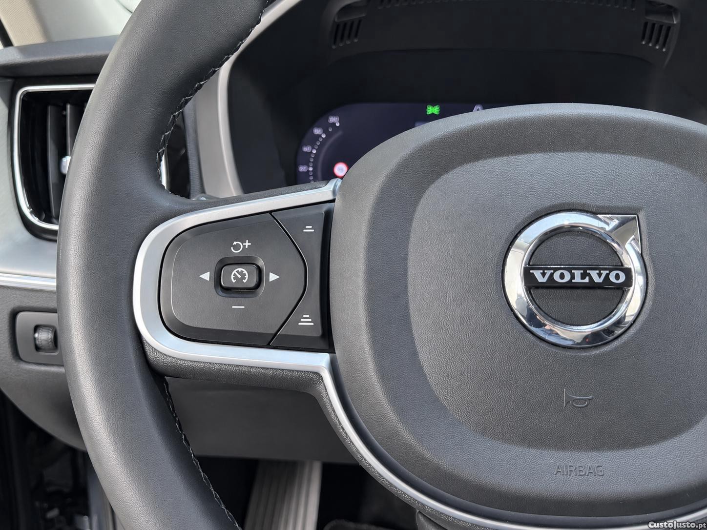 Volvo XC 60 2.0 B4 MOMENTUM 197 CV - NACIONAL - 112997 KM — fotografia 19