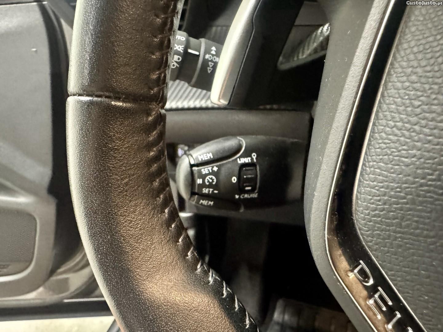Peugeot 2008 1.2 PureTech Active Pack EAT8 — fotografia 7