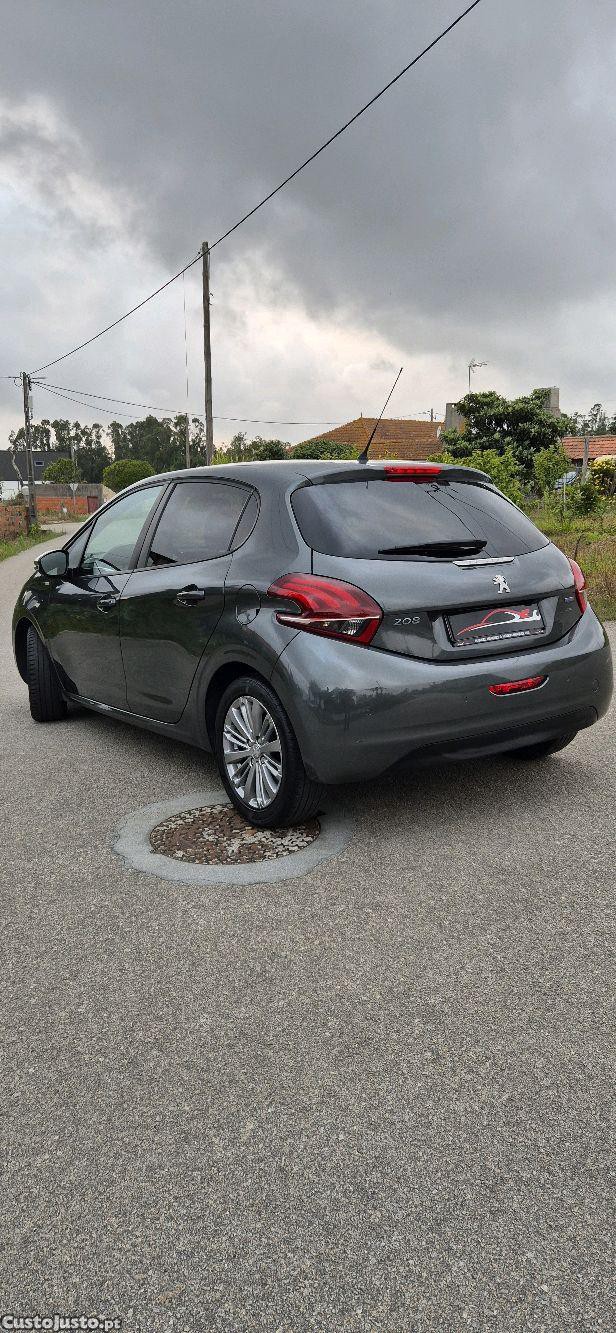 Peugeot 208 208 1.2 VTI ALLURE — photo 4