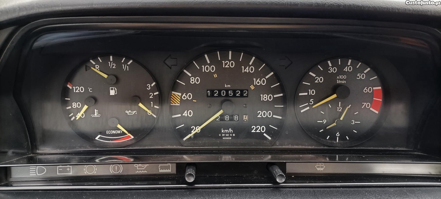 Mercedes-Benz 190 E — fotografia 2