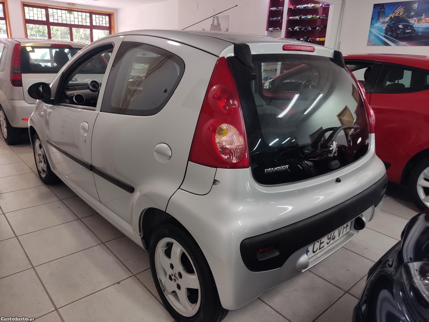 Peugeot 107 1.0 caixa automática 120000 km — fotografia 9