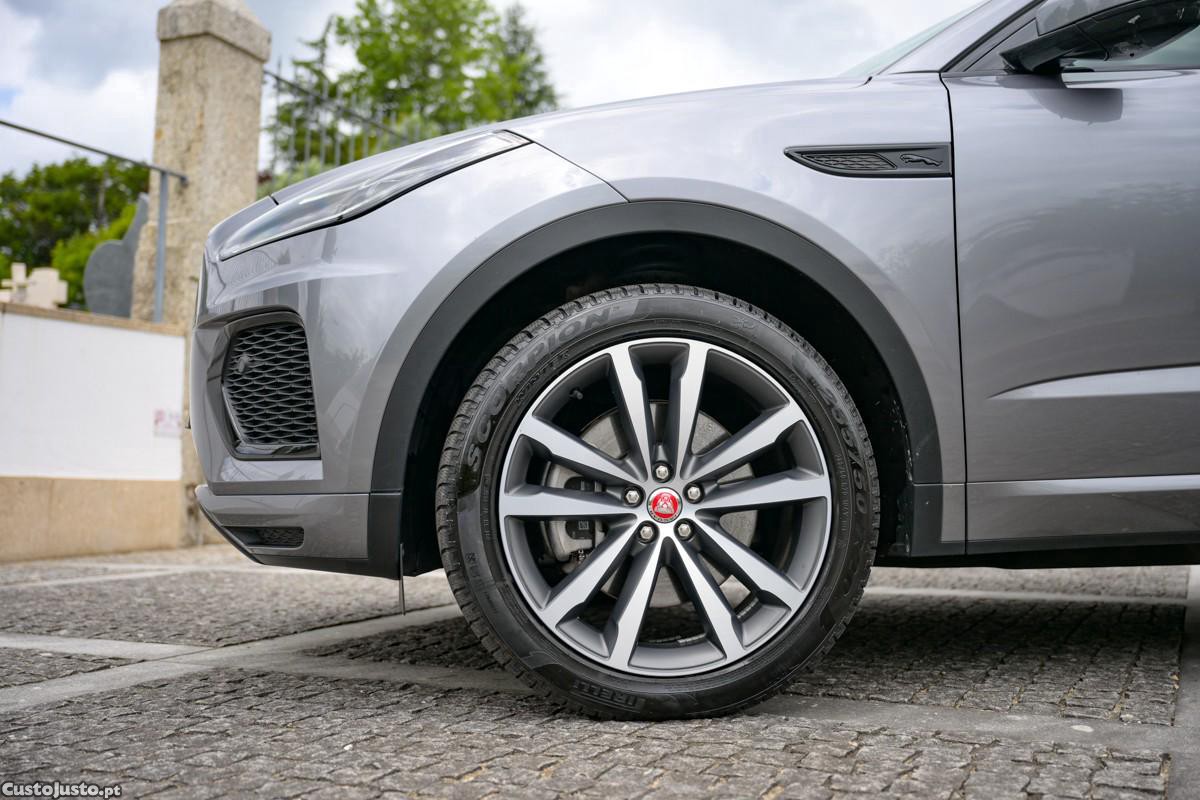 Jaguar E-Pace 1.5 P300e R-Dynamic SE AWD Aut. — fotografia 17