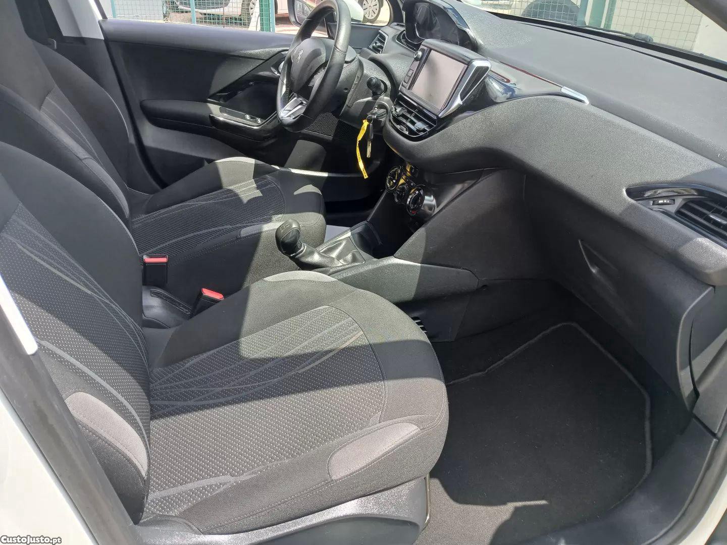 Peugeot 208 1.2 puretech active — fotografia 5