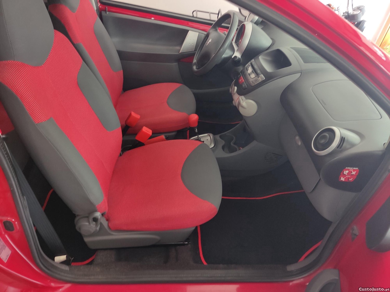 Peugeot 107 1.0 caixa automática com AC como novo — fotografia 4
