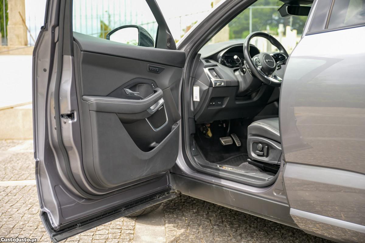 Jaguar E-Pace 1.5 P300e R-Dynamic SE AWD Aut. — fotografia 13