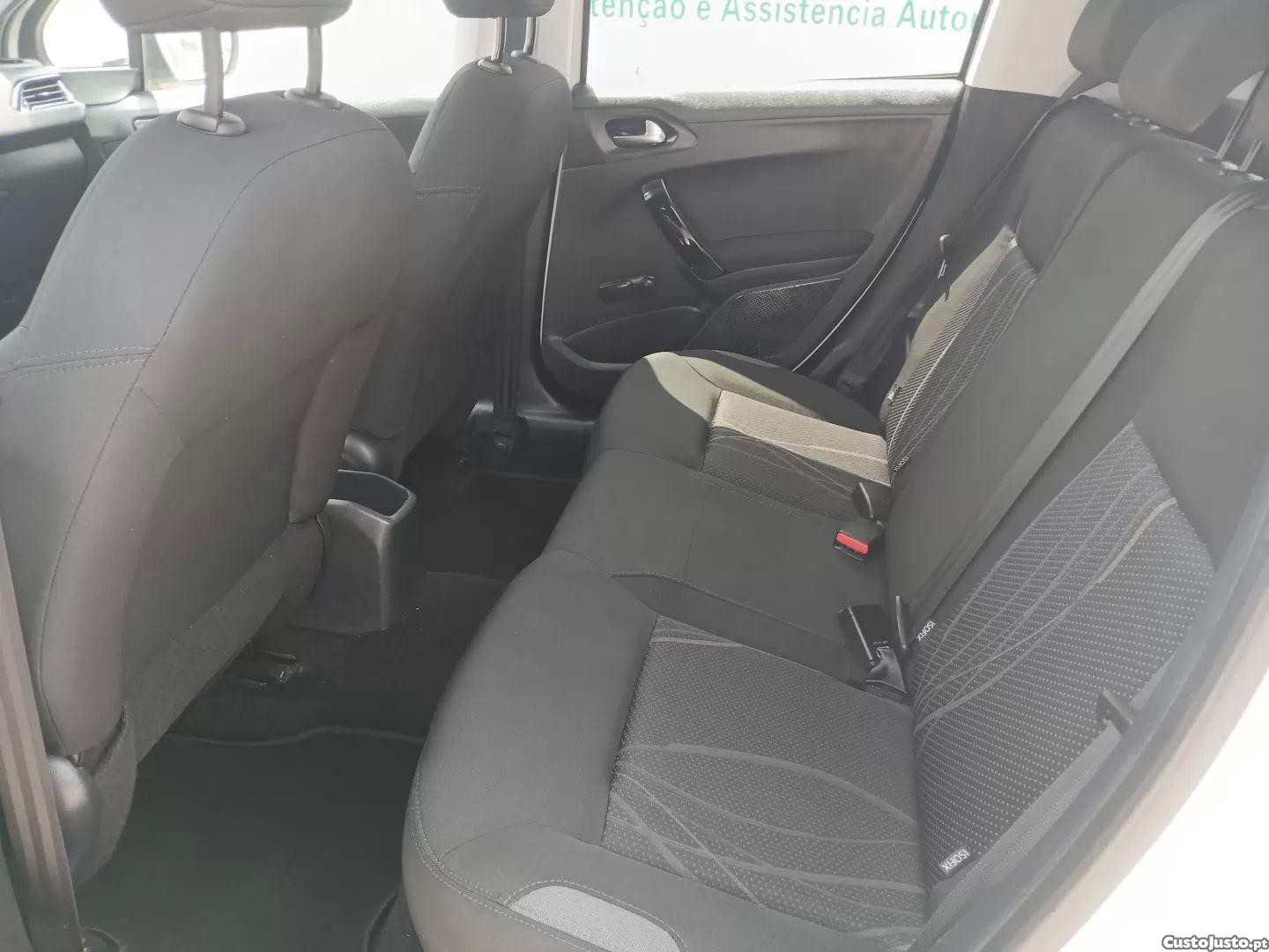 Peugeot 208 1.2 puretech active — fotografia 9