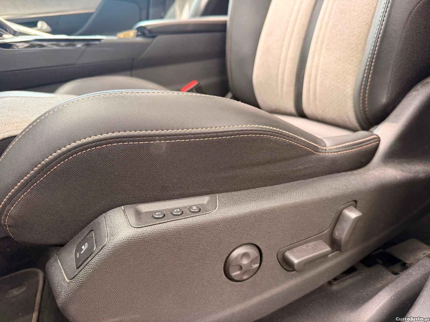 Peugeot 3008 1.6 Hybrid GT Pack e-EAT8 — fotografia 15