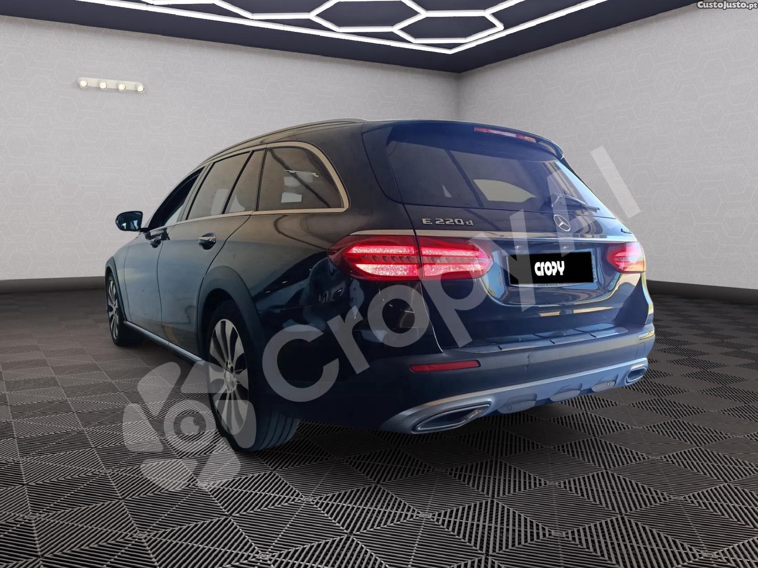 Mercedes-Benz E 220 4 matic — fotografia 10