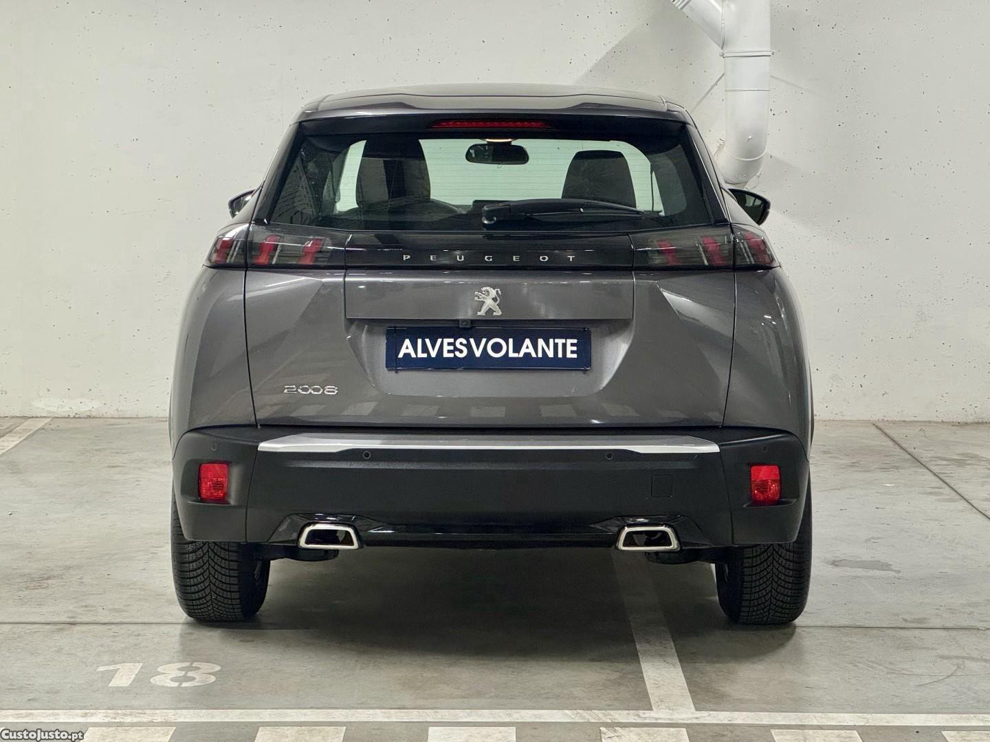 Peugeot 2008 1.2 PureTech Active Pack EAT8 — fotografia 15