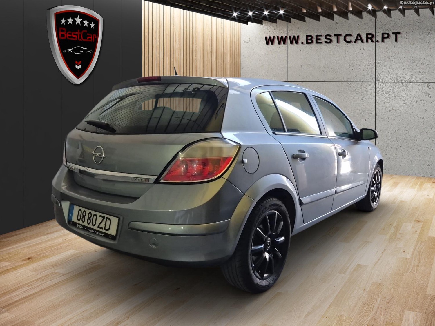 Opel Astra 1.7 CDTI — fotografia 11
