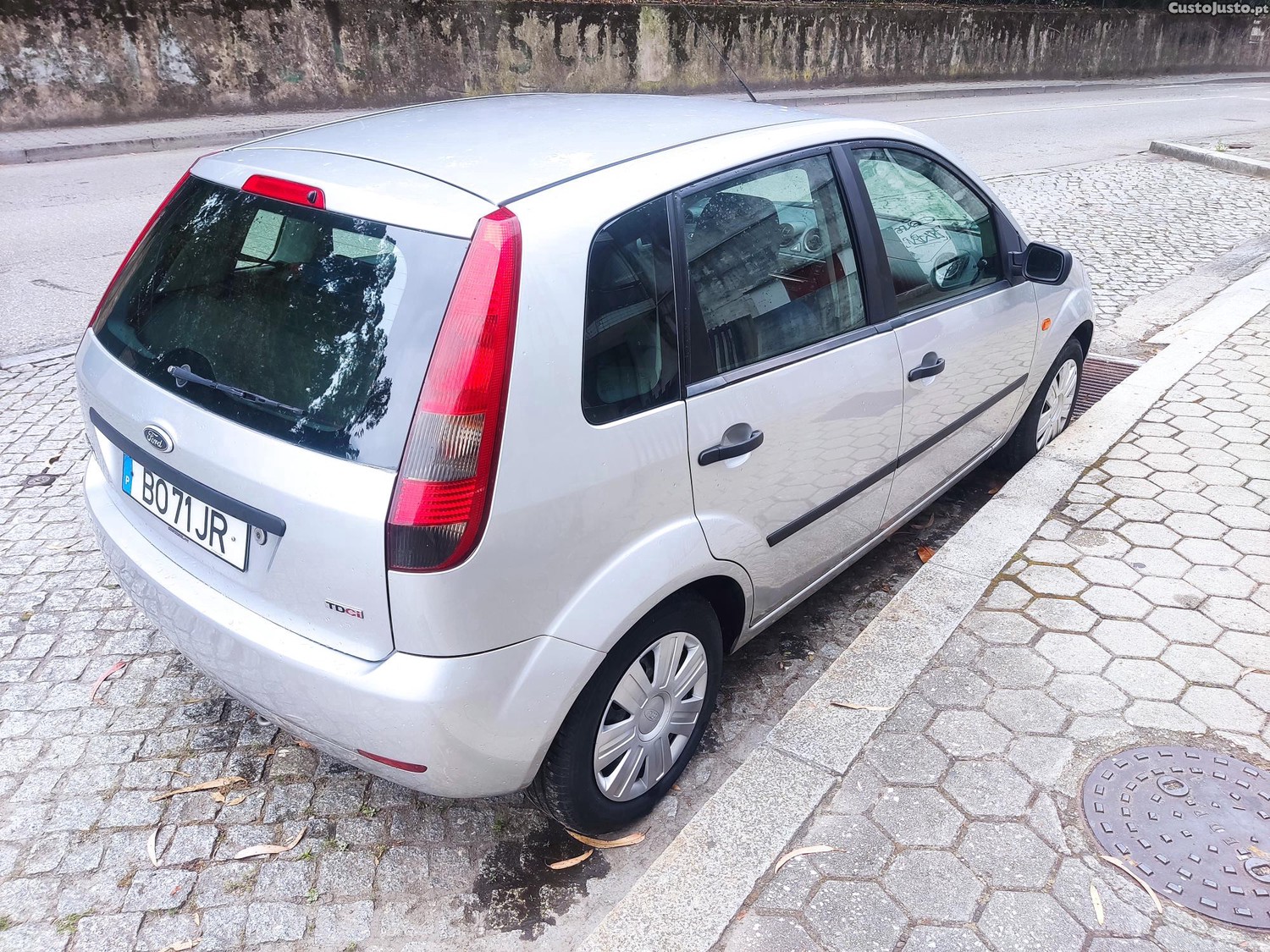 Ford Fiesta 1.4 Tdci Caixa automática como novo — fotografia 7