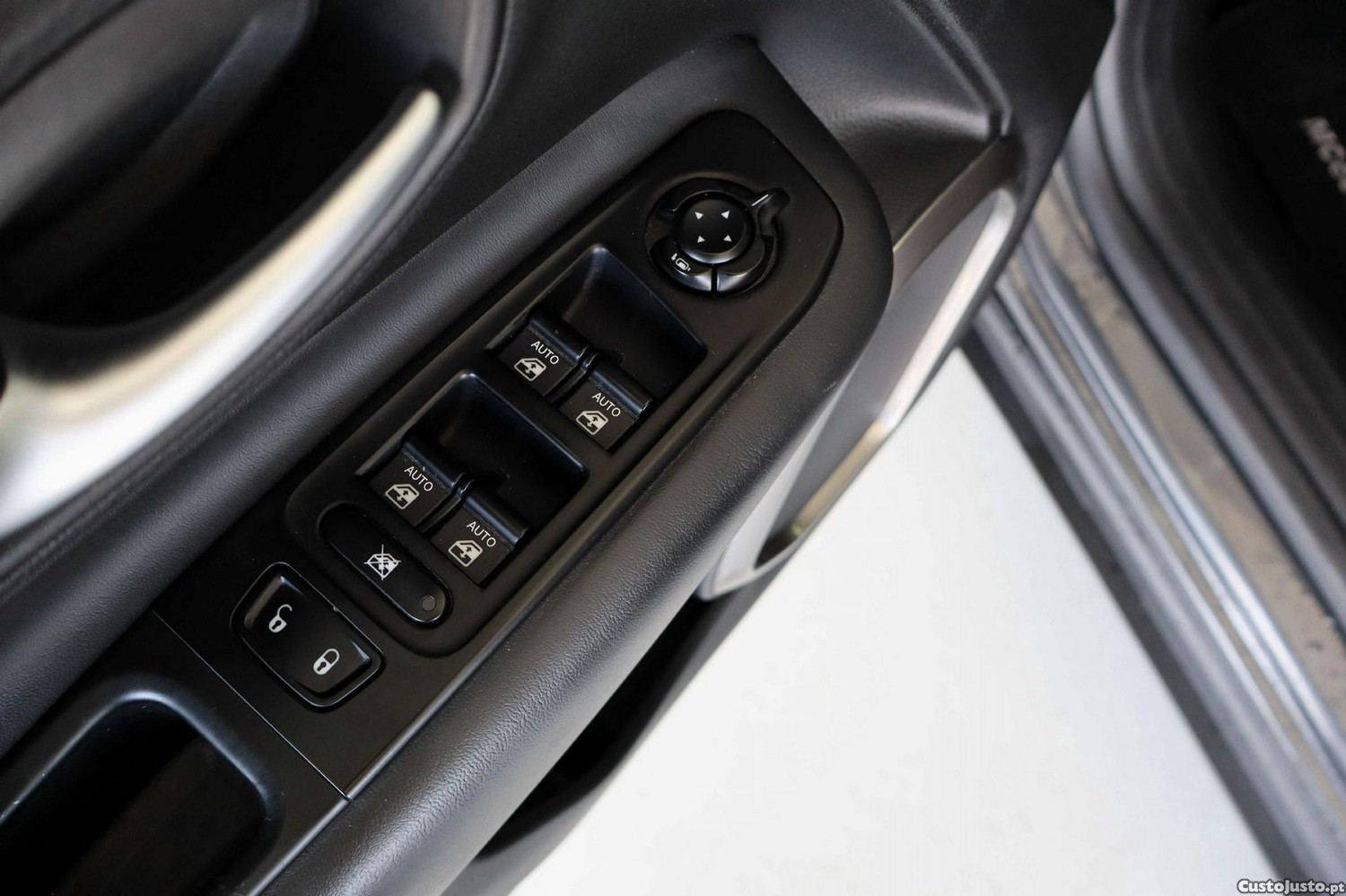 Jeep Renegade 1.0 T Limited — fotografia 17