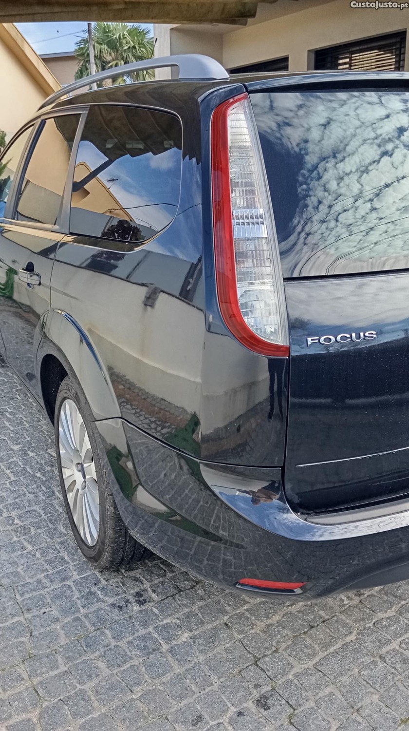 Ford Focus Titanium — fotografia 4