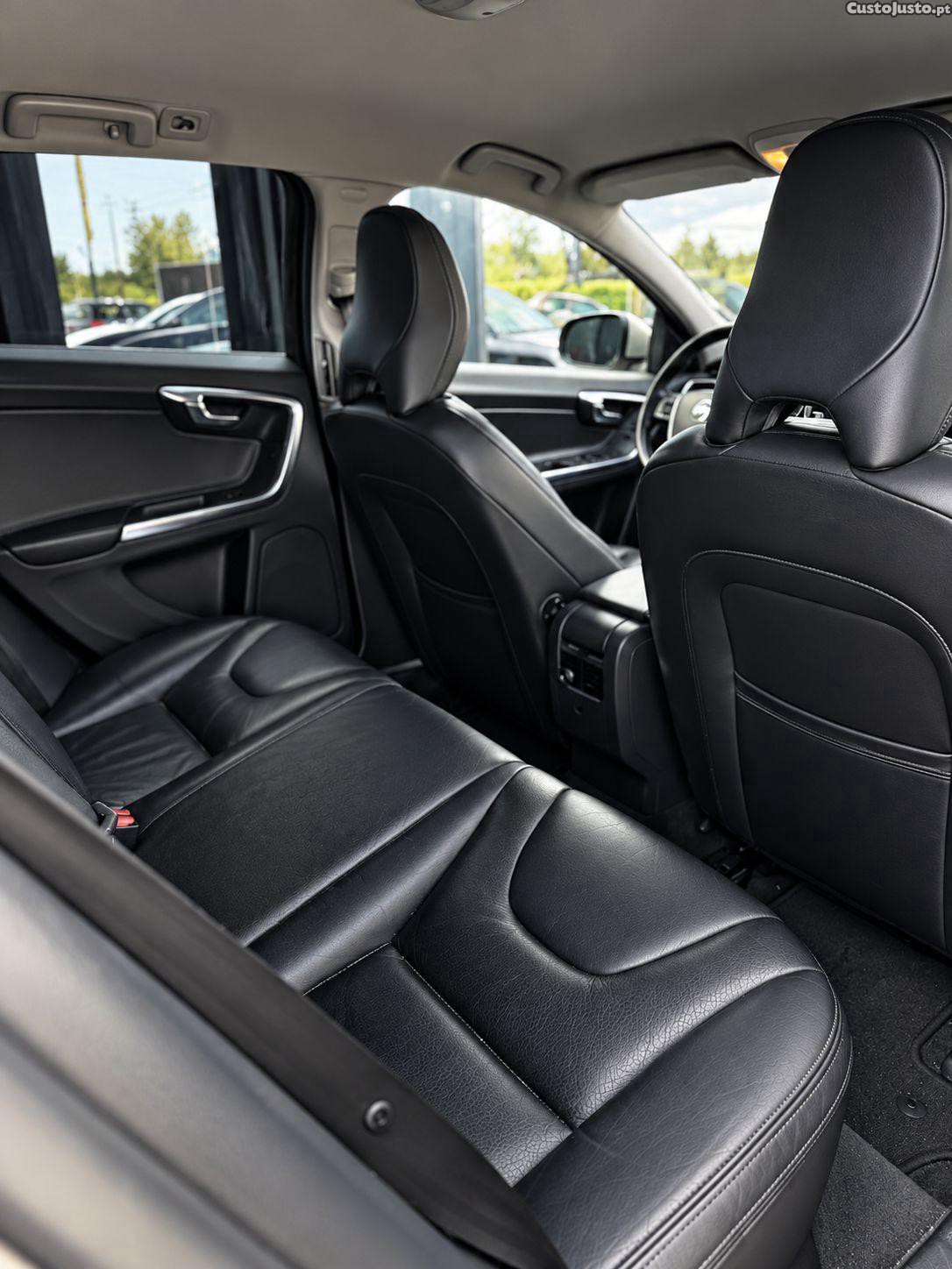 Volvo V60 momentum — fotografia 4