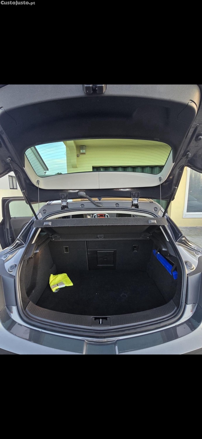 Opel Astra GTC — fotografia 10